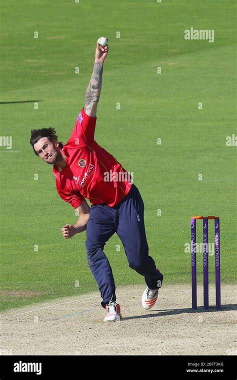 Reece Topley in bowling action for Essex Eagles Stock Photo - Alamy