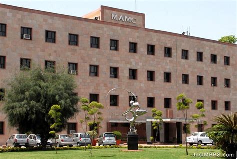 Maulana Azad Medical College, New Delhi : Eligibility, Fee, College ...