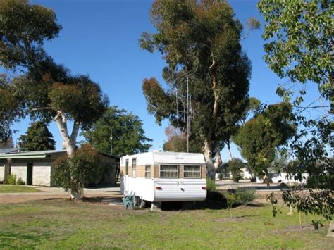 Moulamein Lakeside Caravan Park - Moulamein Powered sites for caravans