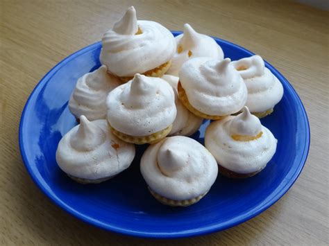 Mini Lemon Meringue Pies | ExpatWomanFood.com