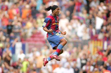 Download Brazilian Soccer Ronaldinho Sports HD Wallpaper