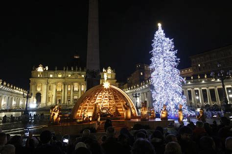 Keep the creche in Christmas, pope urges - Catholic Review