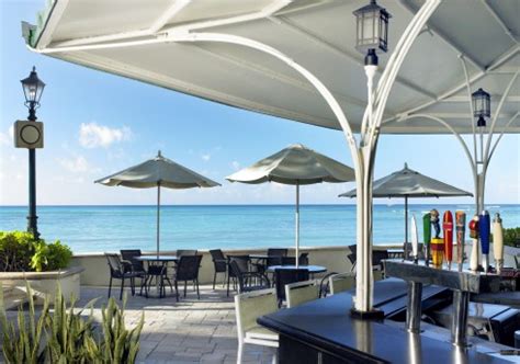 Hawaii Beach Bars – The Beach Bar at the Moana Surfrider, Waikiki Beach ...