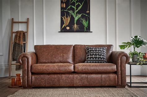 What Color To Paint Walls With Brown Sofa