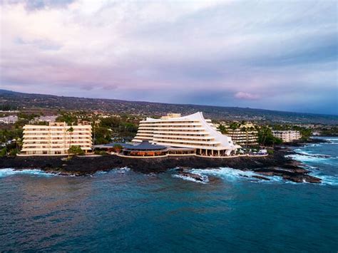 Best Oceanfront Rooms Near Kailua Kona - Review of Royal Kona Resort ...