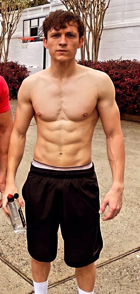 Tom Holland serves fitness in new shirtless photo - Fitness, Health ...