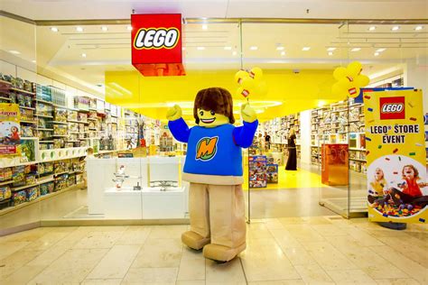 Do This: Weekly Building Challenges for Kids at the Lego Store ...