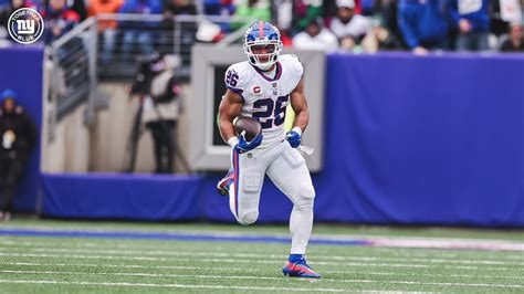 Saquon Barkley breaks loose for 32-yard gain | Giants vs. Eagles Highlights