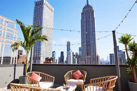 10 Rooftop Bars in New York City With Stellar Views and Cocktails