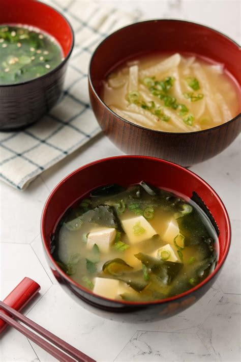 Authentic Vegan Miso Soup (Healthy + Easy) - Okonomi Kitchen