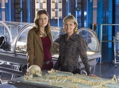 Forensic Anthropologist Kathy Reichs Discusses her Latest Bones Book ...