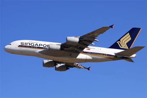 File:Singapore Airlines A380-800(9V-SKF) (4281131489).jpg - Wikimedia ...