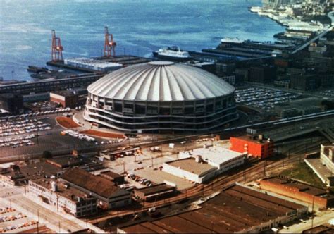 ‘Loud. Insane. Fun.’ 20 years after its implosion, Seattle’s Kingdome ...