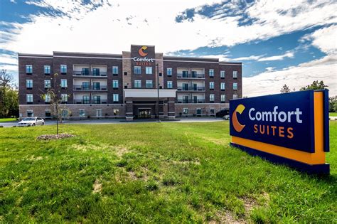 COMFORT SUITES - Updated 2024 Prices & Hotel Reviews (Brunswick, Ohio)