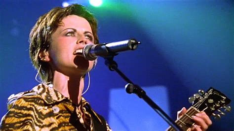 The Cranberries - Promises 1999 "Paris" Live Video Chords - Chordify