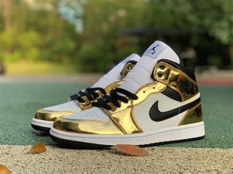 Air Jordan 1 Mid SE Metallic Gold DC1419-700 Sneaker