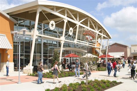 Houston Premium Outlets Reopens