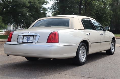 1999 Lincoln Town Car Cartier | Victory Motors of Colorado