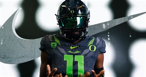 Akili Smith Jr., 4-star QB, commits to Oregon Ducks