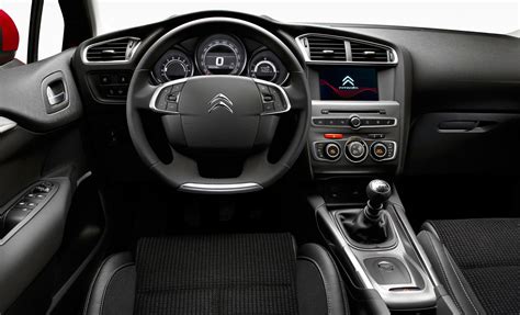 Citroen C4 (2011-2018) Interior & Infotainment | Carwow