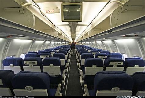 United Airlines Boeing 757-200 Cabin | United airlines, Airline ...