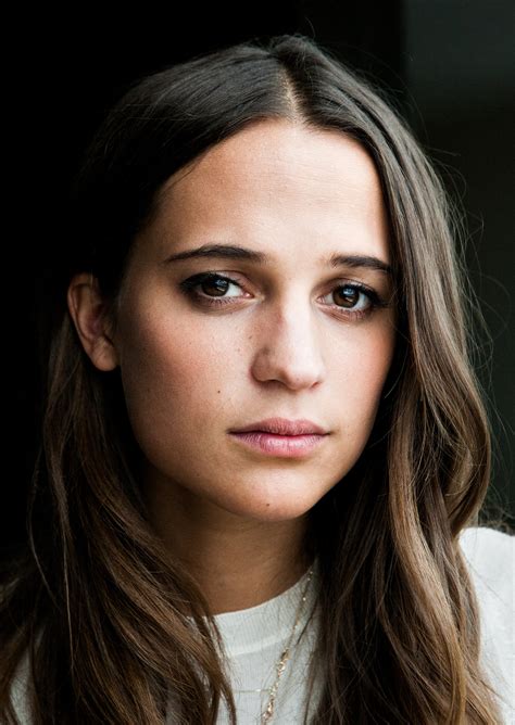 Alicia vikander machina slow motion close – Telegraph