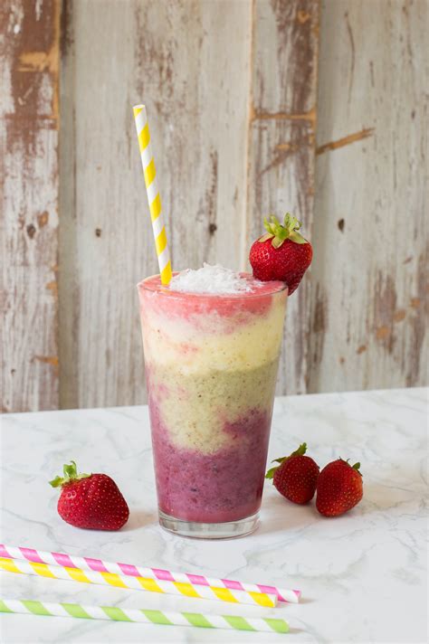 Rainbow Layered Fruit Smoothie Recipe | The SITS Girls