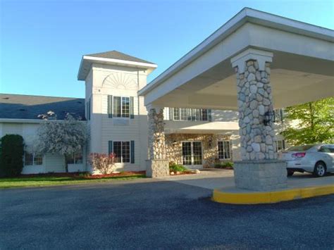 American Inn & Suites - UPDATED Prices, Reviews & Photos (Houghton Lake ...