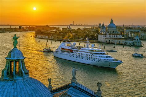 Bilder Venedig Italien Kreuzfahrtschiff Schiffe Sonnenaufgänge und