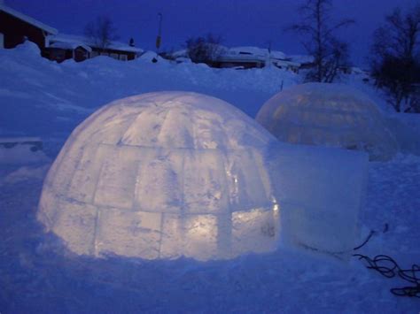 Igloos in Alaska | http://www.atmos.umd.edu/~rjs/index_rjs_kiruna2010 ...