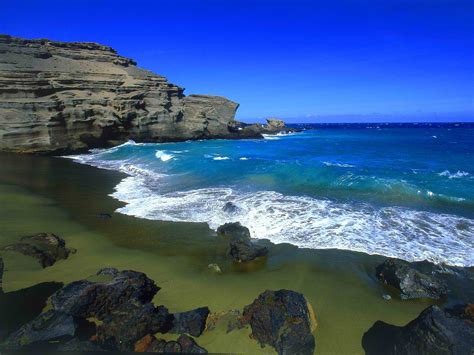 Papakolea Beach in Hawaii - Green Sand | Only In Hawaii