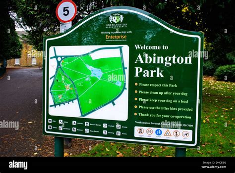 Abington Park welcome sign Northampton Stock Photo - Alamy