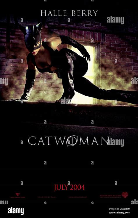 HALLE BERRY, CATWOMAN, 2004 Stock Photo - Alamy