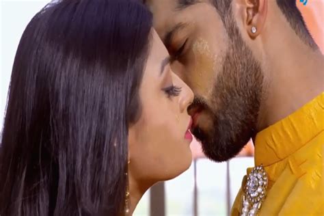 FINALLY! Shaurya and Mehek's SENSUOUS romance on their wedding night in ...