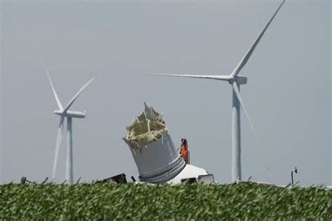 Despite recycling efforts, many older wind turbine blades still end up ...