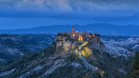 Civita di Bagnoregio at blue hour, Lazio, Italy | Windows Spotlight Images