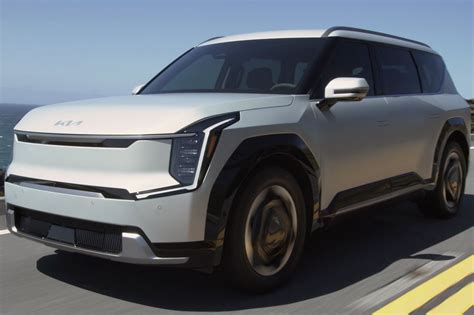 Kia Telluride Hybrid looks likely for the U.S. around 2025