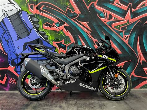 2024 SUZUKI GSX-R1000 & 1000R - MotoInk