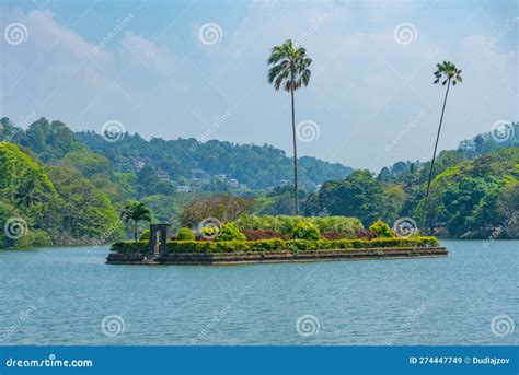 View of Kandy Lake in Sri Lanka Stock Image - Image of capital, people ...