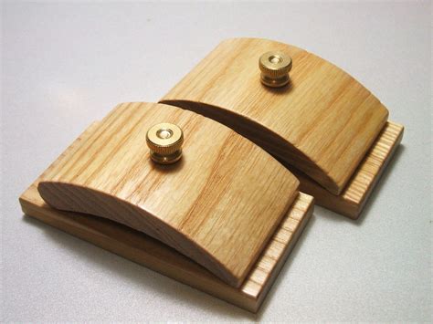 Amazon.com - 1 Pair Ash Wood Quilt Hang-Ups Clamps Clips - Large ...