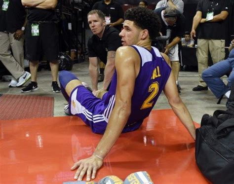 Lonzo Ball drops double-double on Mavs, suffers calf injury