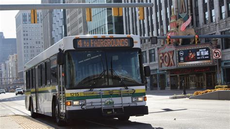 Detroit Documenters ride the bus to shed light on DDOT conditions ...