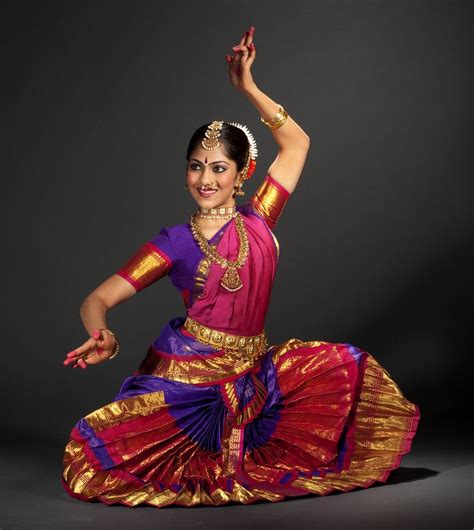 traditional+dancing+india | Traditional Indian dance in the studio ...