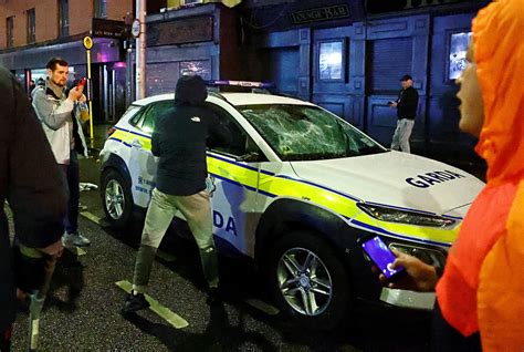 Violence erupts in Dublin after 3 children hurt in school stabbing ...