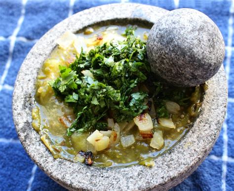 Molcajete Salsa Verde Recipe [VIDEO] - Mamá Maggie's Kitchen