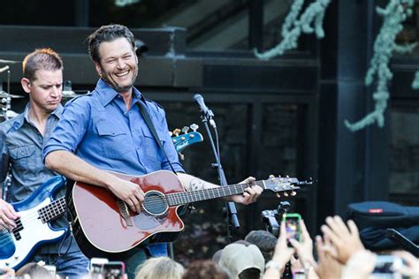 Blake Shelton Announces 2016 Tour - Takamine