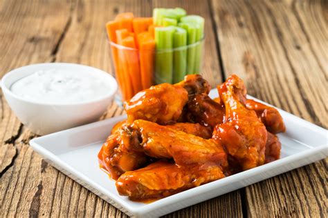 Spicy Chicken Wings – Robert Irvine