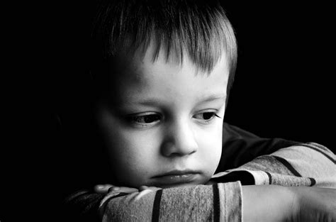 sad-child-portrait - linisehat.com