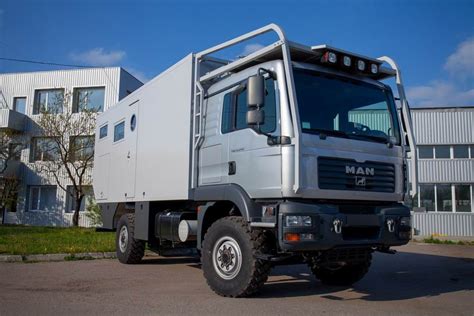 a large truck parked in front of a building