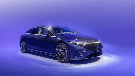 2022 Mercedes-Benz EQS electric sedan looks stunning under studio ...